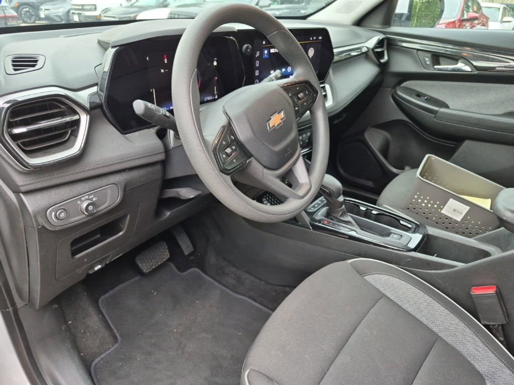Used 2025 Chevrolet TrailBlazer LT AWD/4WD image 7