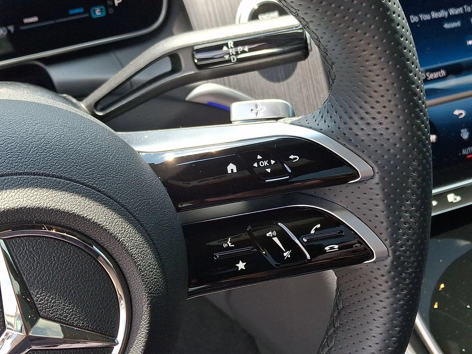 Used 2025 Mercedes-Benz GLC 300 4MATIC image 22