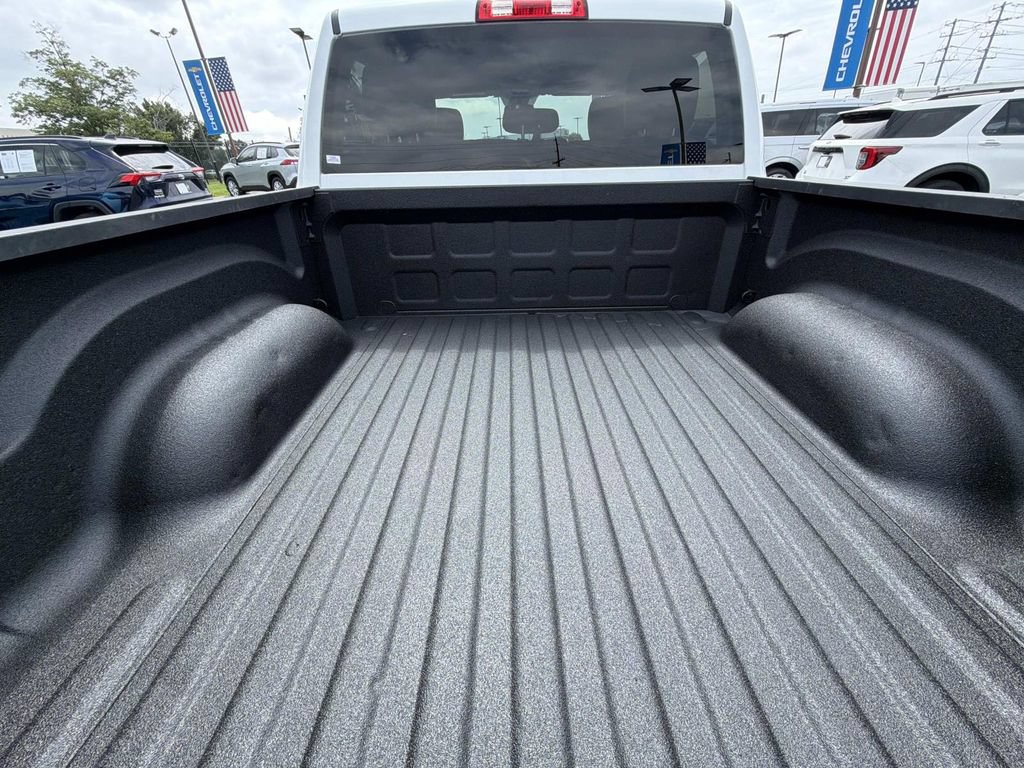 Used 2022 RAM 1500 Tradesman w/ Chrome Appearance Group RWD image 13