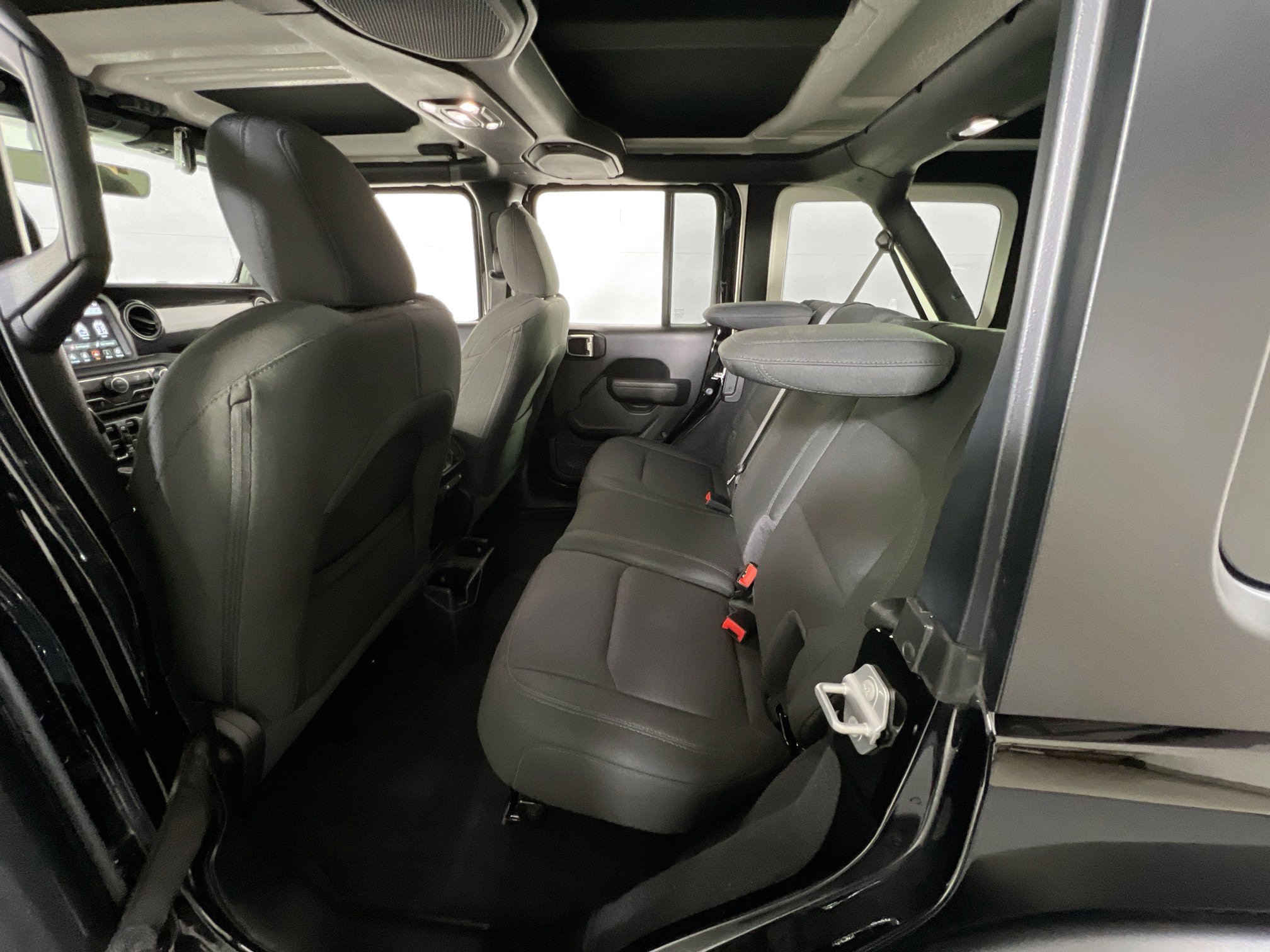 Used 2023 Jeep Wrangler Unlimited Sport image 23