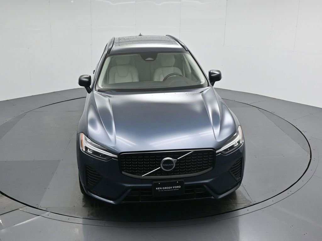 Used 2023 Volvo XC60 B5 Plus image 38