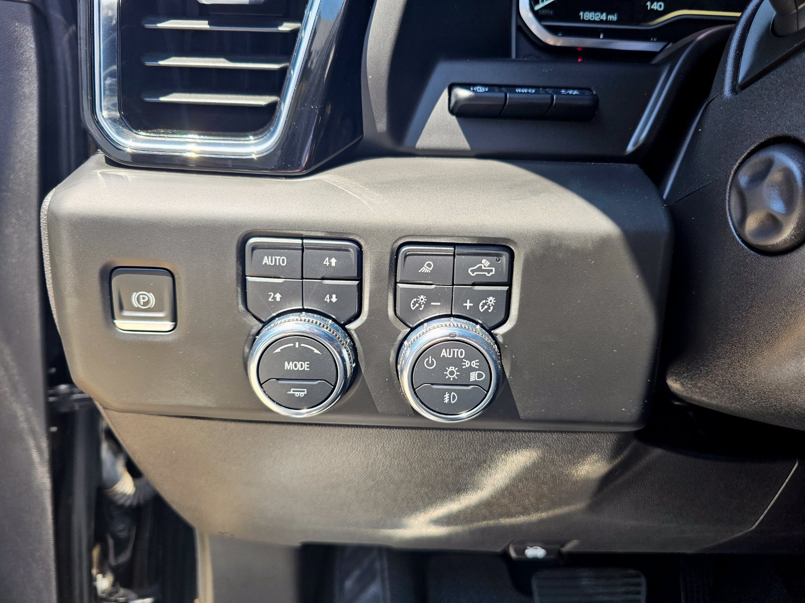 Used 2023 GMC Sierra 1500 Denali w/ Technology Package AWD/4WD image 16