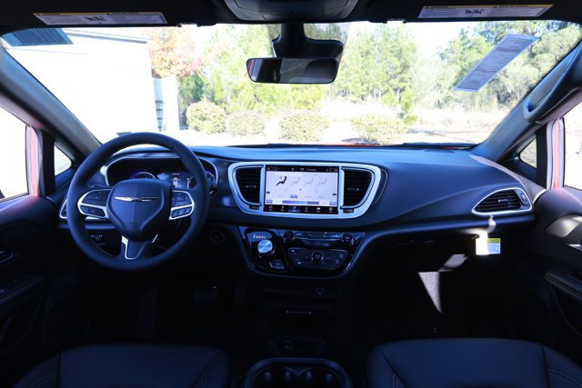 New 2026 Chrysler Voyager LX image 30