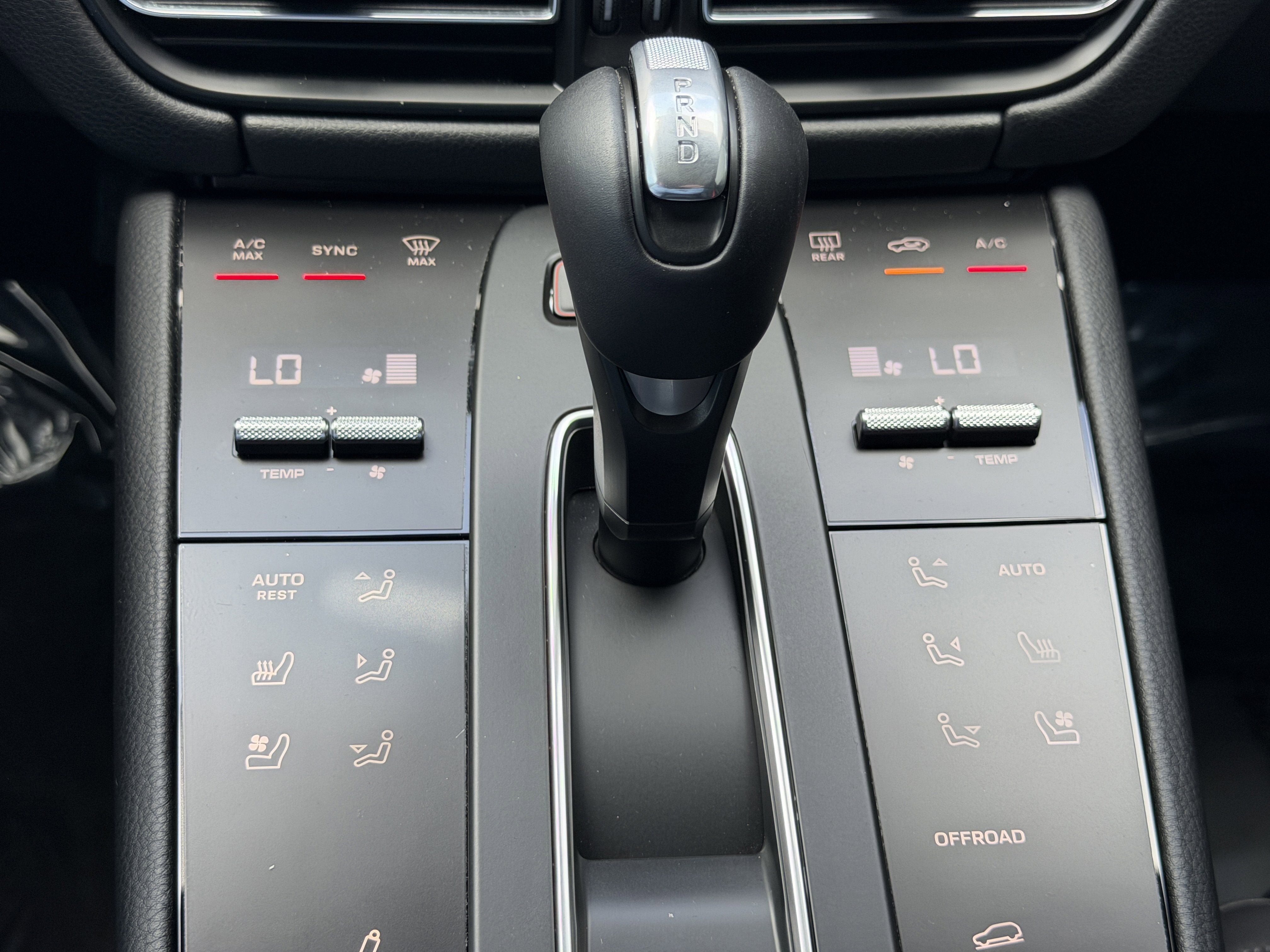Certified 2025 Porsche Macan GTS AWD/4WD image 31