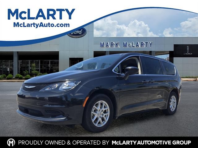 Used 2022 Chrysler Voyager LX FWD image 1