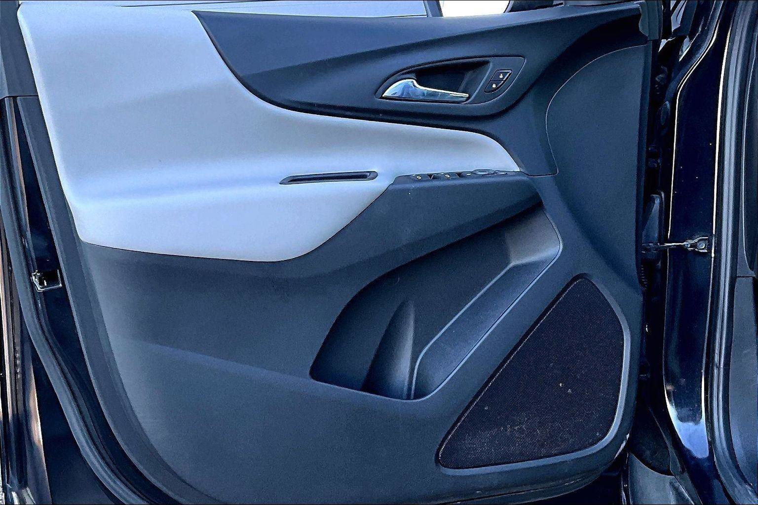 Used 2020 Chevrolet Equinox LS w/ LS Convenience Package image 24