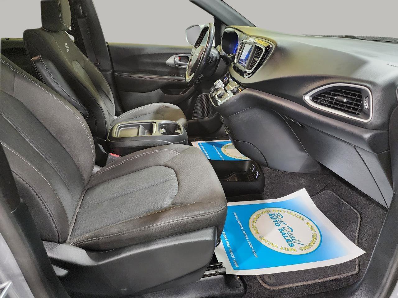 Used 2020 Chrysler Pacifica Touring w/ S Appearance Package image 22