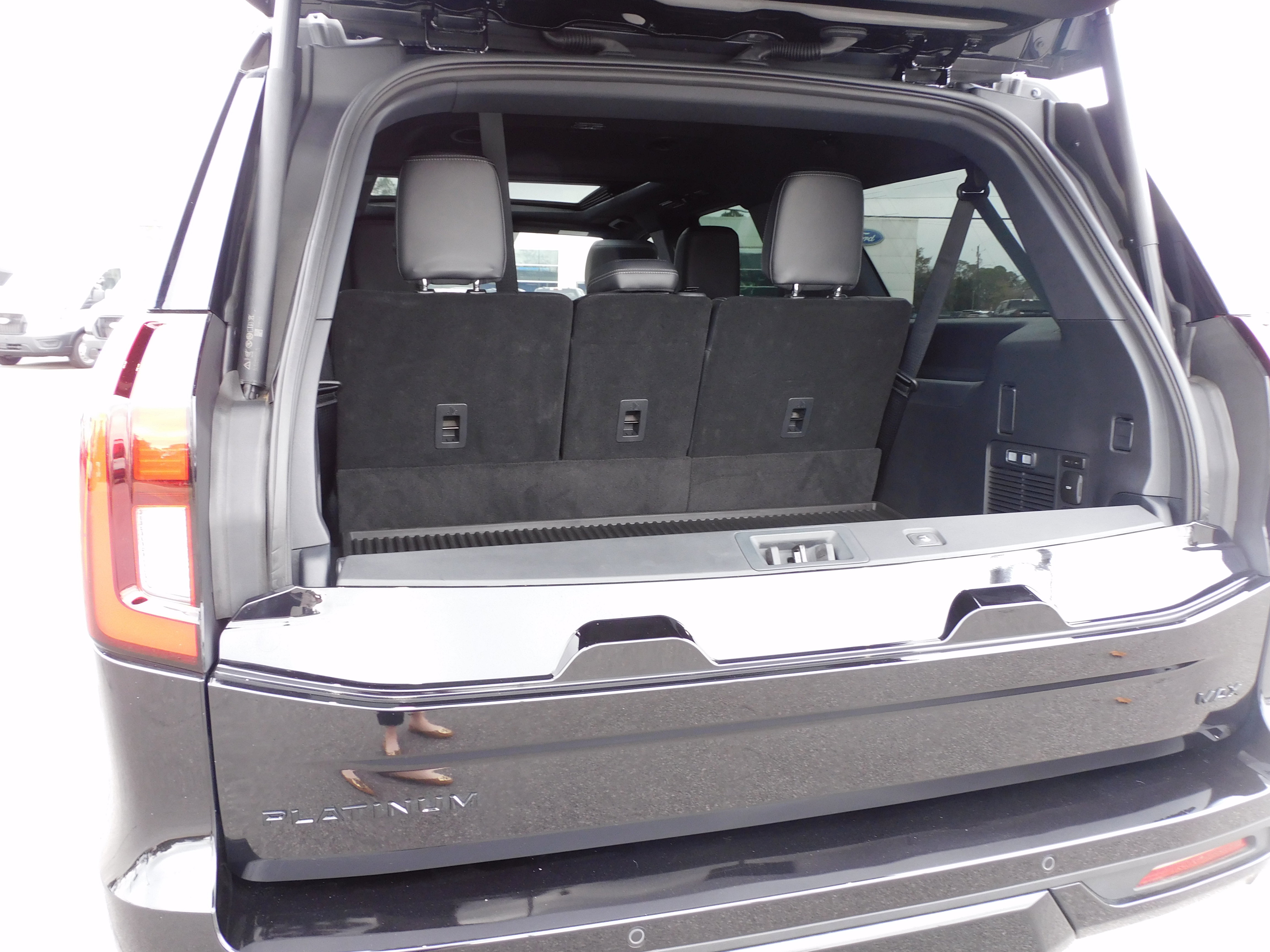 Used 2025 Ford Expedition Max Platinum w/ Stealth Performance Package image 11