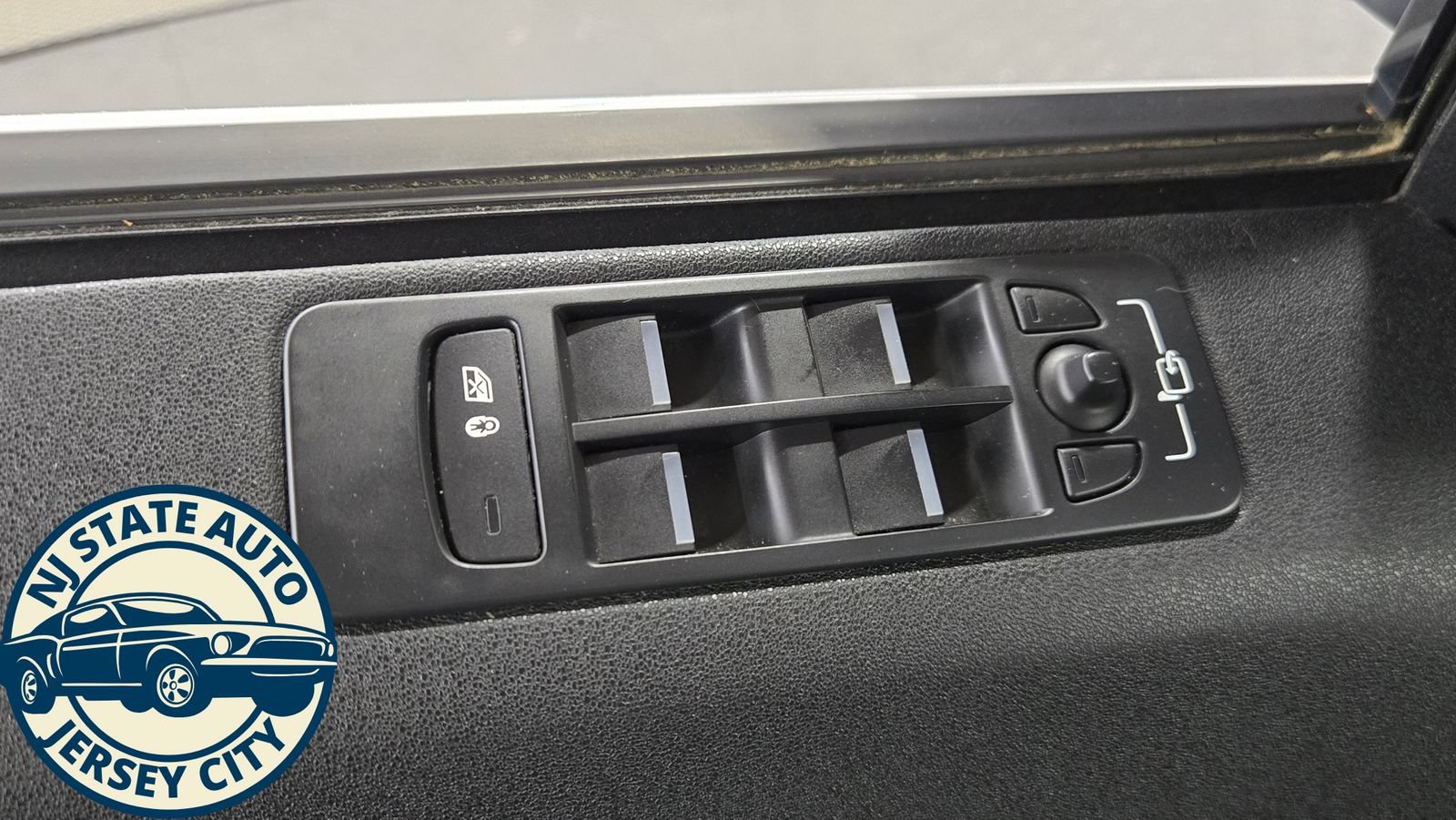 Used 2019 Land Rover Discovery Sport HSE AWD/4WD image 22