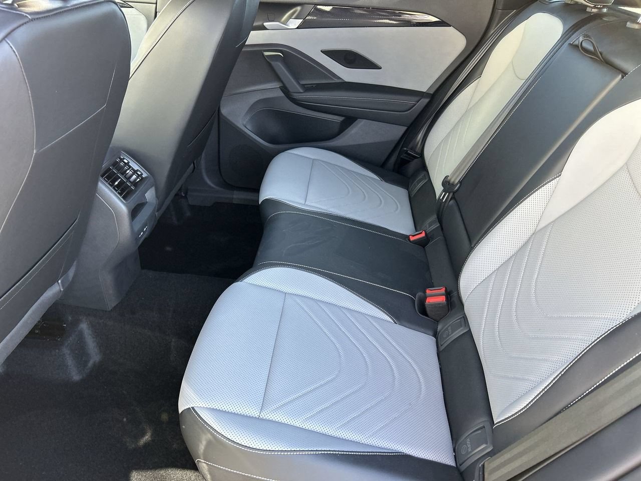 New 2026 Volkswagen Tiguan SE R-Line FWD image 13