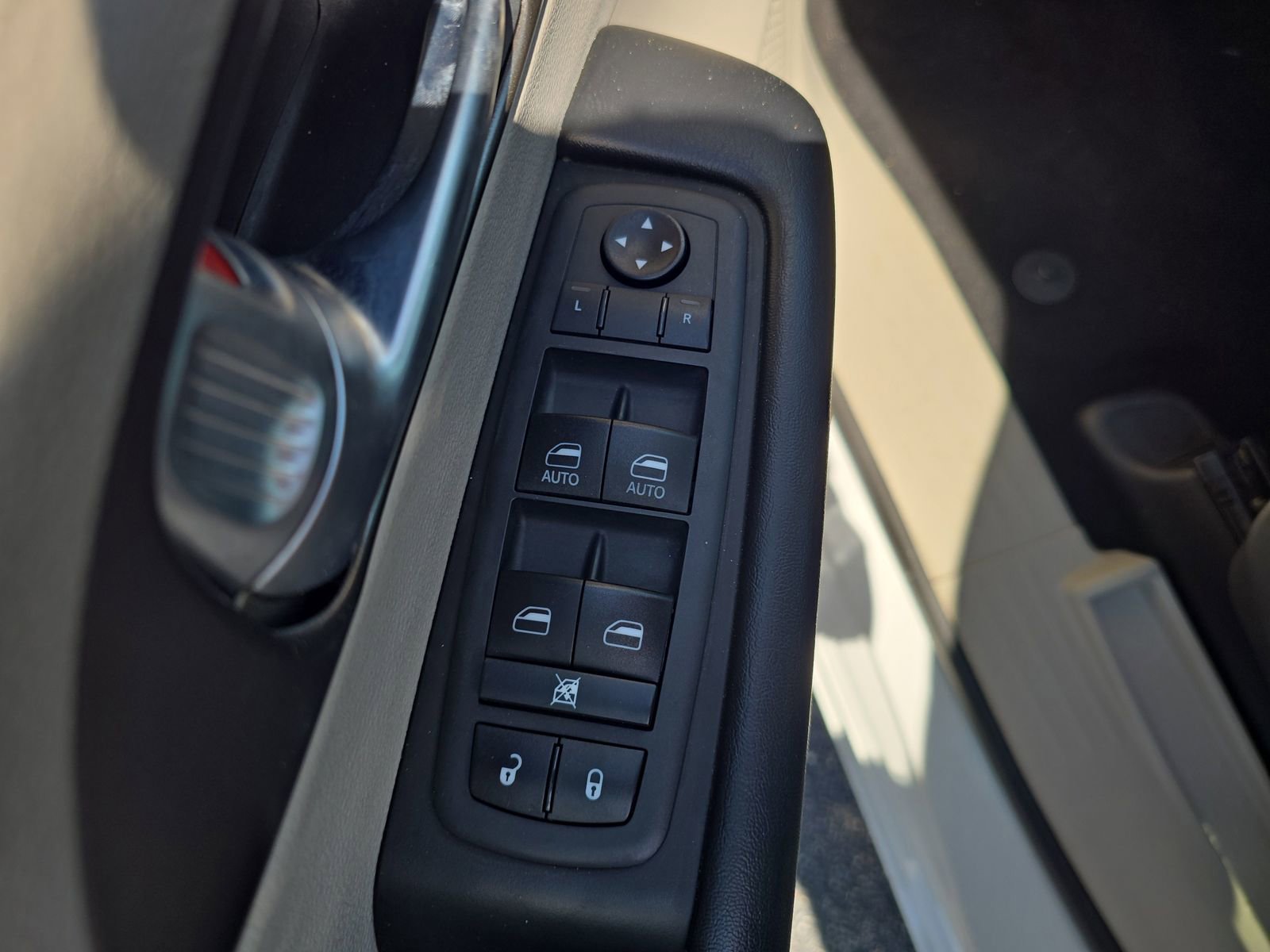 Used 2020 Chrysler Pacifica Touring image 14