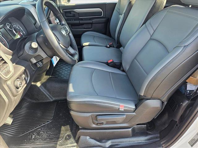 New 2025 RAM 3500 Tradesman AWD/4WD video 4