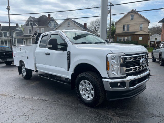 Used 2024 Ford F350 XLT image 3