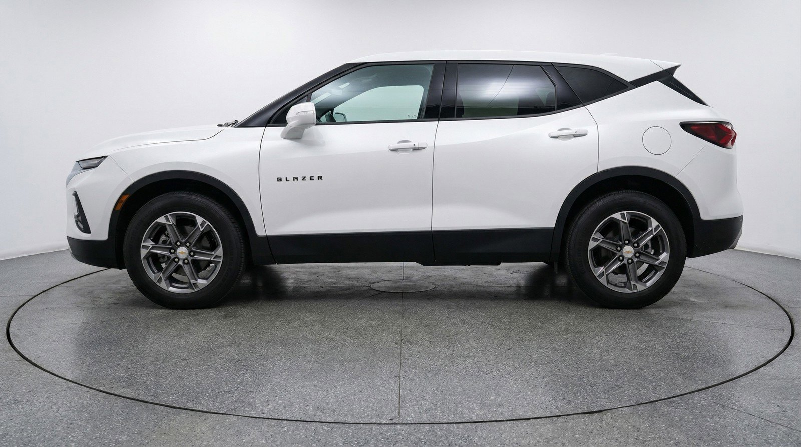 Used 2025 Chevrolet Blazer LT FWD image 5