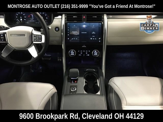Used 2024 Land Rover Discovery Metropolitan Edition image 2