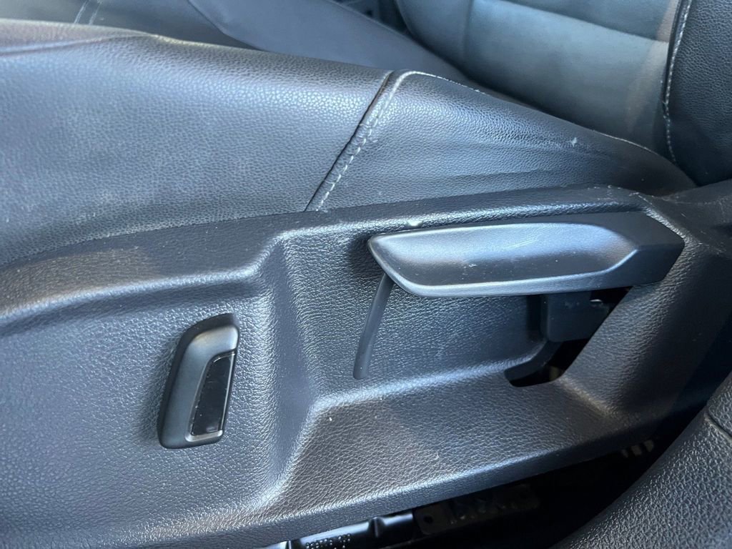 Used 2015 Volkswagen Golf S image 24