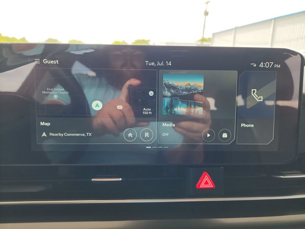 Used 2025 Kia Carnival FWD image 25