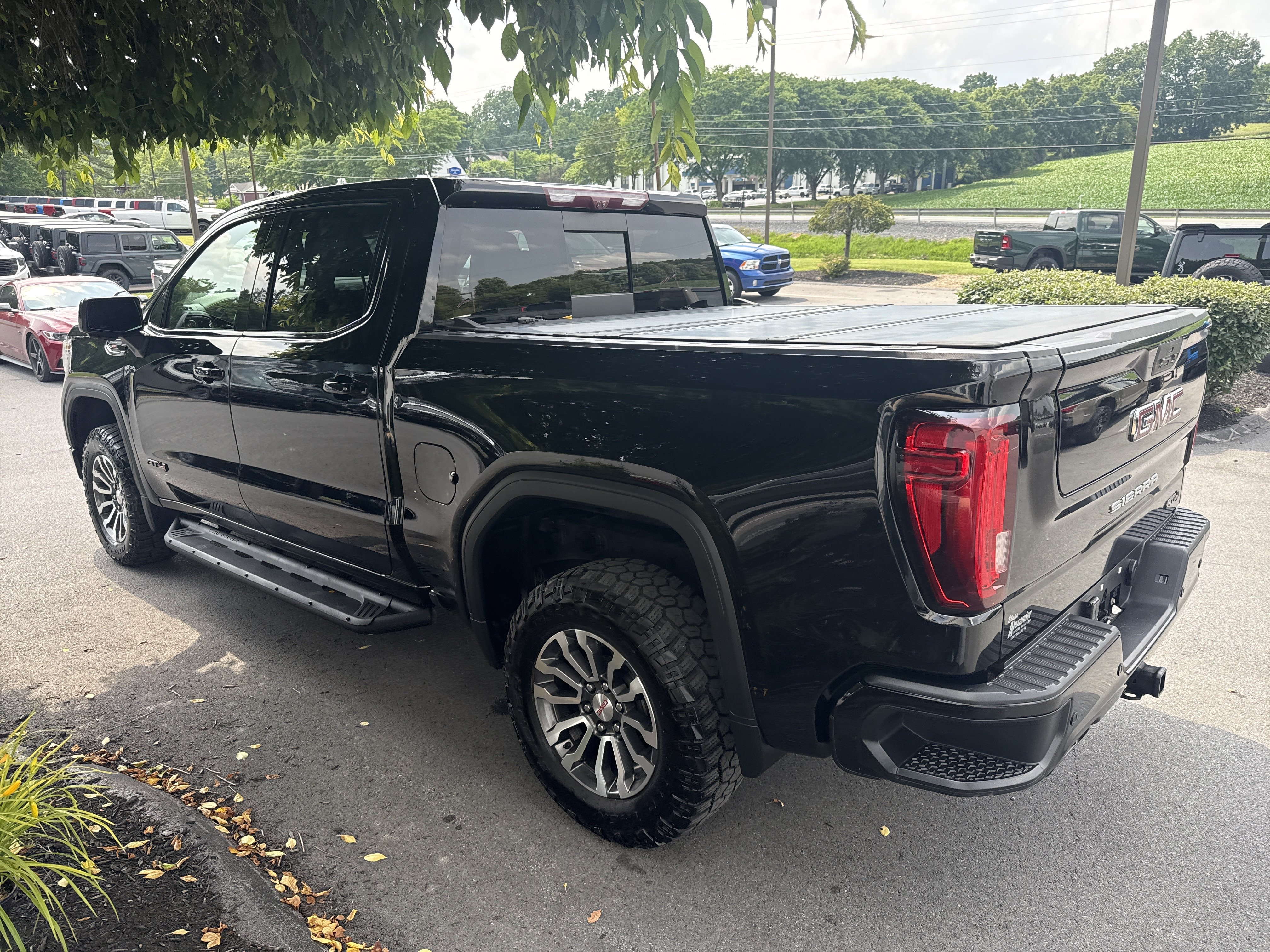 Used 2020 GMC Sierra 1500 AT4 w/ AT4 Premium Package AWD/4WD image 8