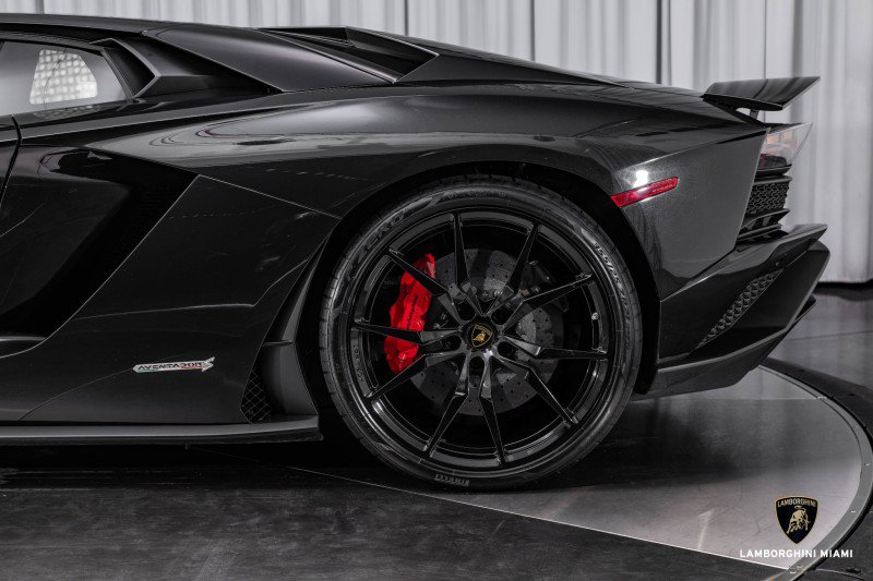Used 2018 Lamborghini Aventador S image 24