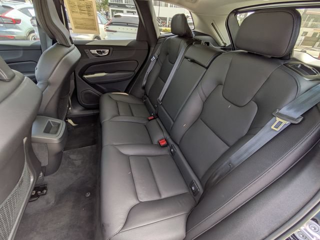 Certified 2022 Volvo XC60 B5 Momentum FWD image 26