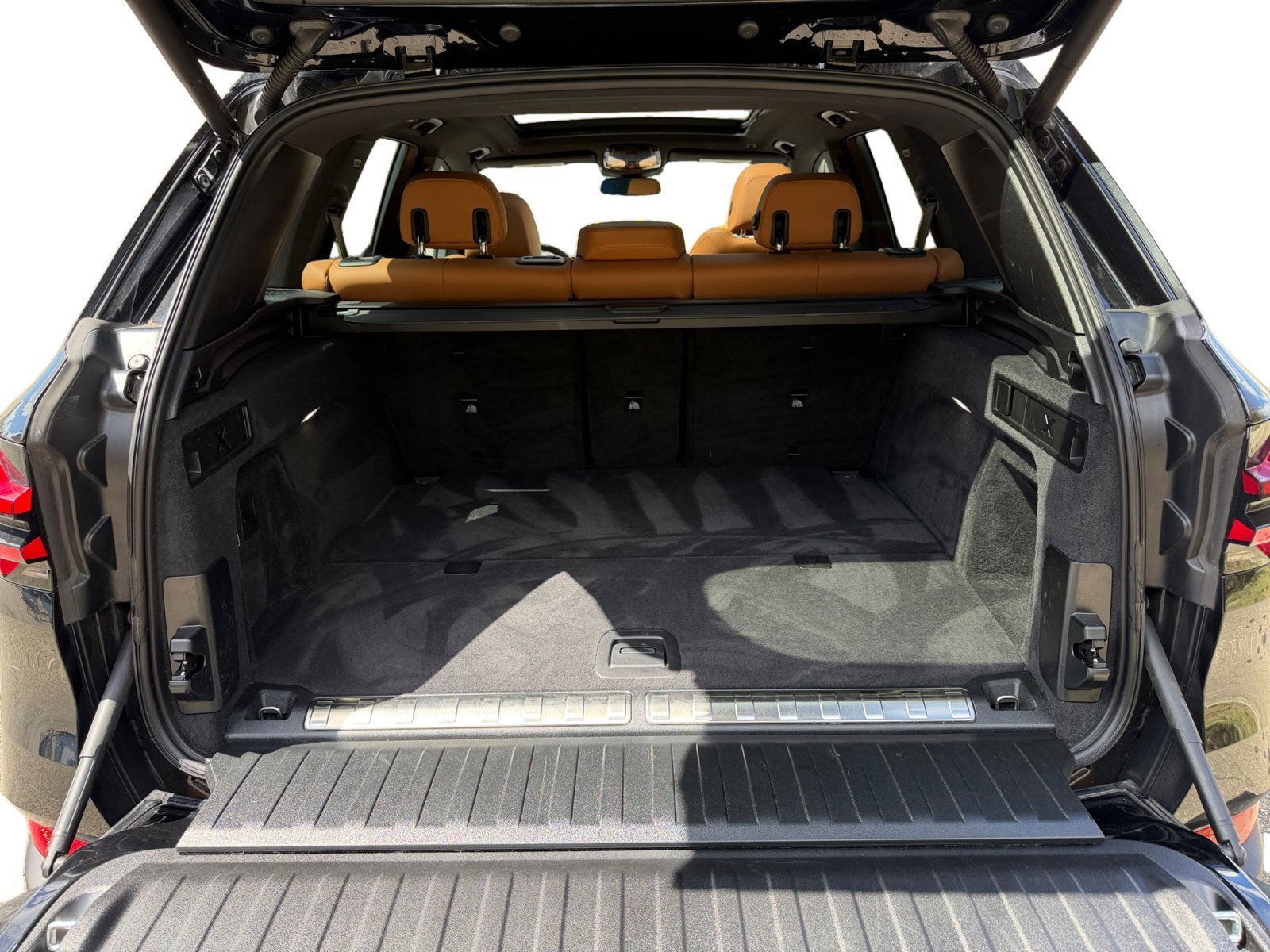 Used 2024 BMW X5 xDrive50e w/ Premium Package image 25