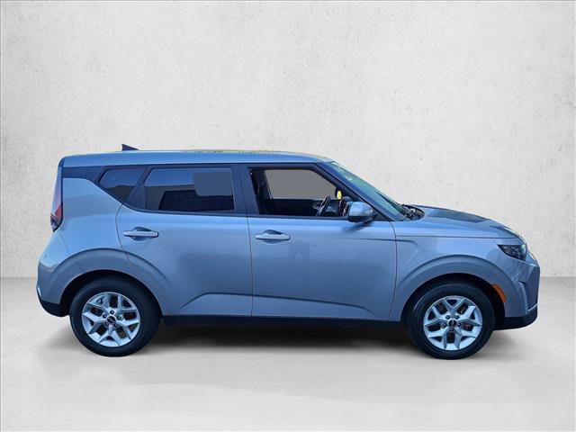 Used 2024 Kia Soul LX w/ Option Group 015 FWD video 4