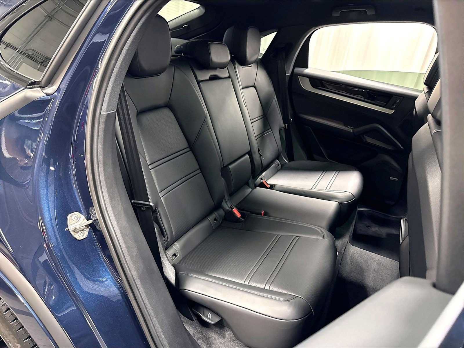 New 2026 Porsche Cayenne Coupe AWD/4WD image 30