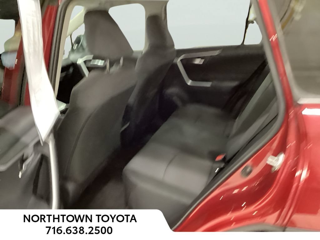 Used 2025 Toyota RAV4 XLE AWD/4WD image 12