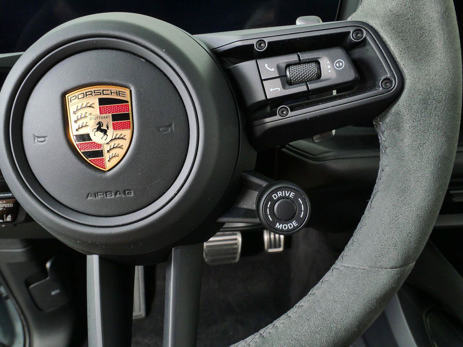 Certified 2025 Porsche Cayenne GTS AWD/4WD image 11
