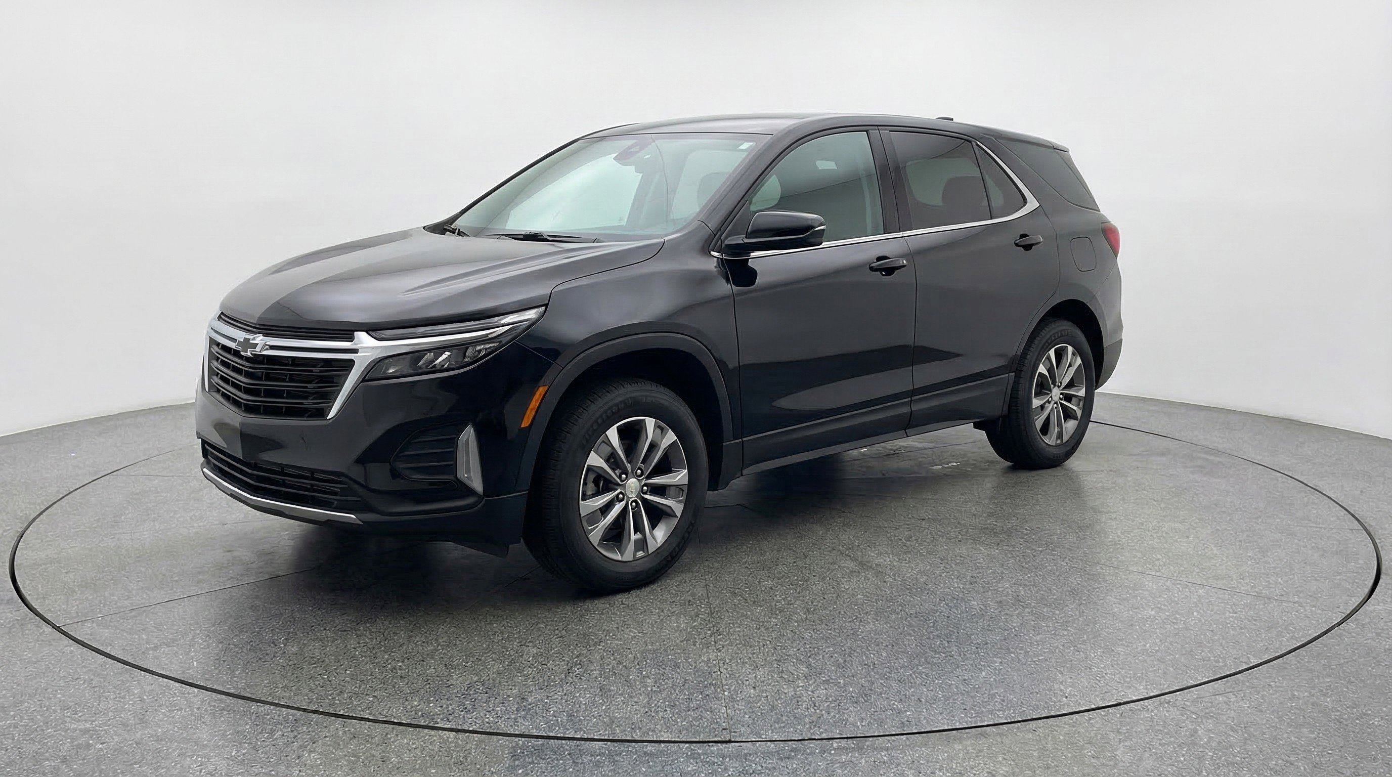 Used 2025 Chevrolet Equinox LT FWD image 3