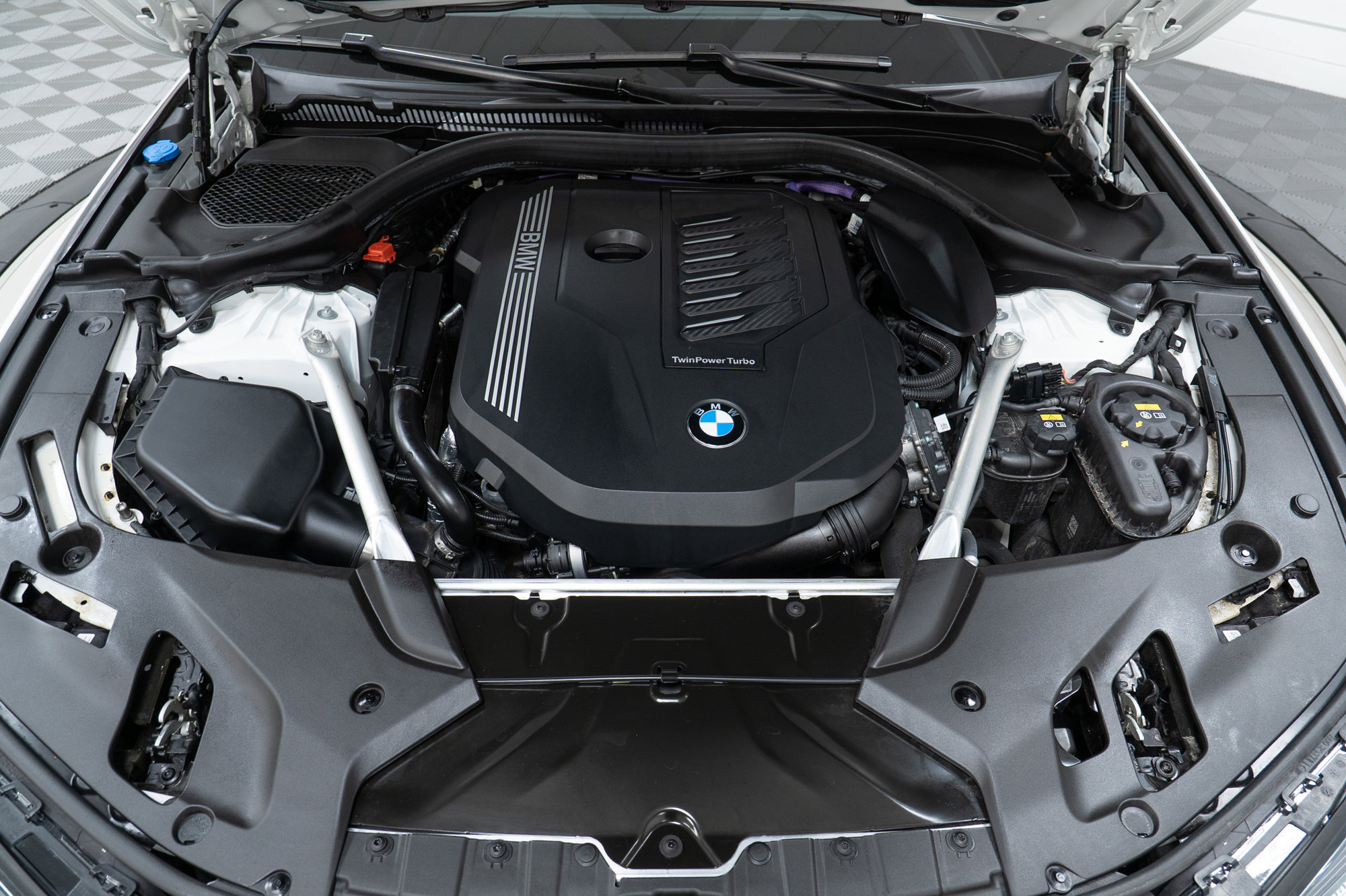 Used 2023 BMW 540i xDrive w/ M Sport Package image 9