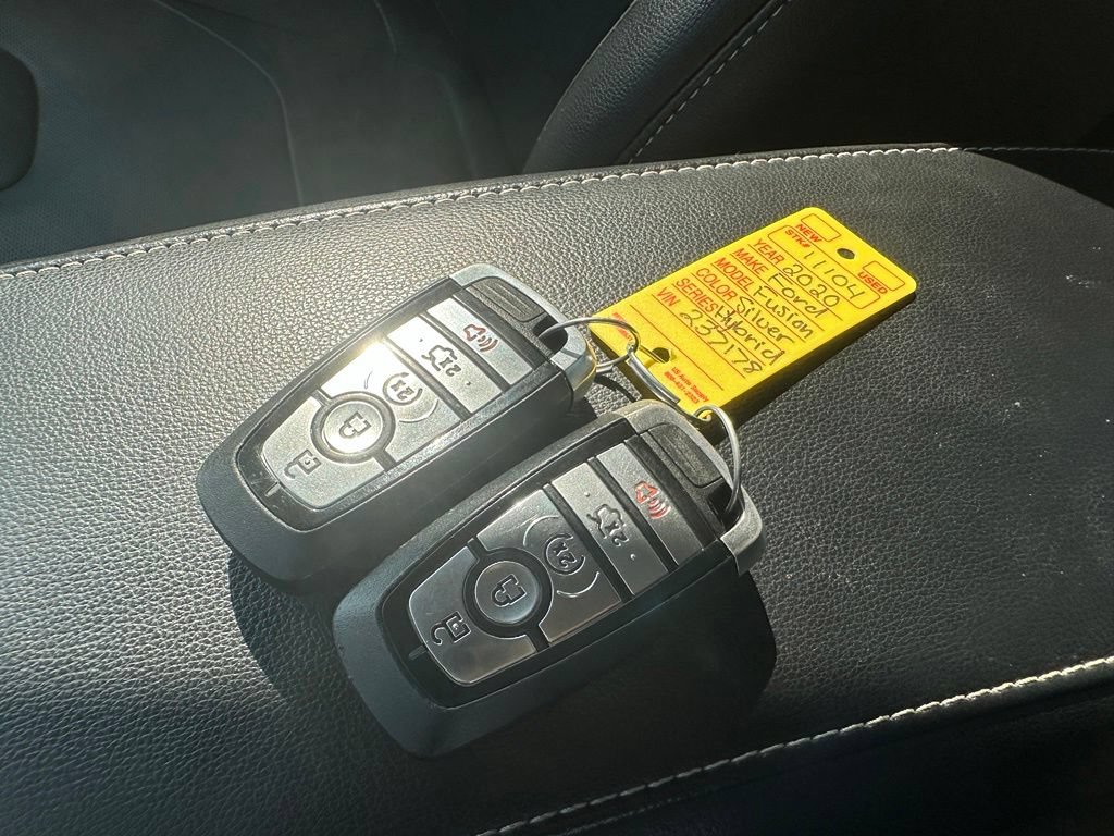 Used 2020 Ford Fusion Energi Titanium FWD image 8