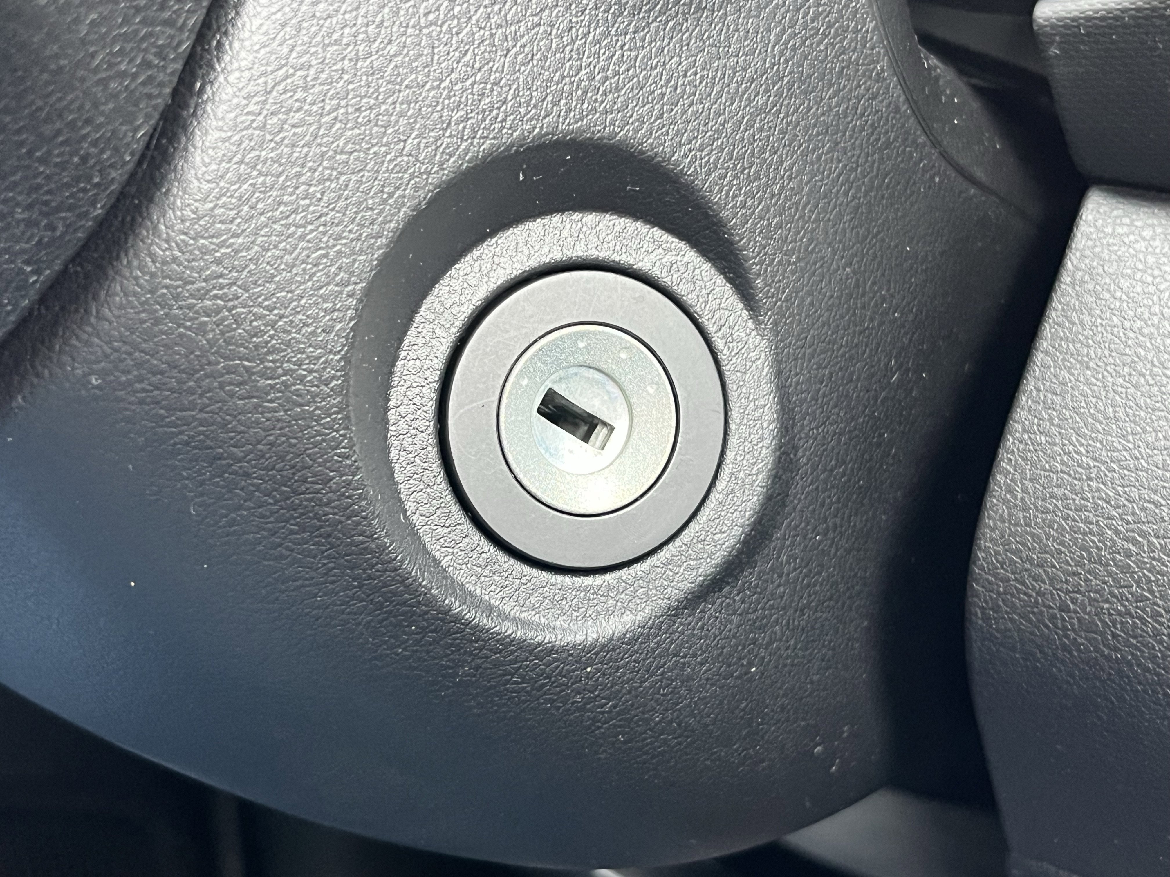 Used 2022 Hyundai Venue SEL image 30