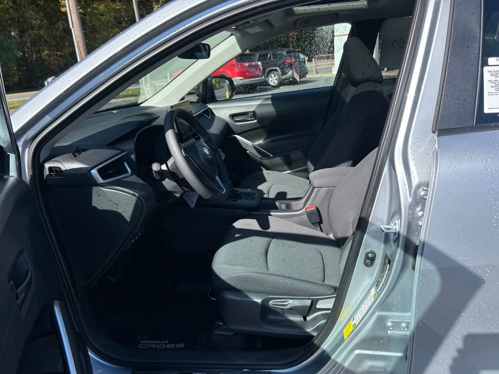 New 2026 Toyota Corolla Cross LE image 9
