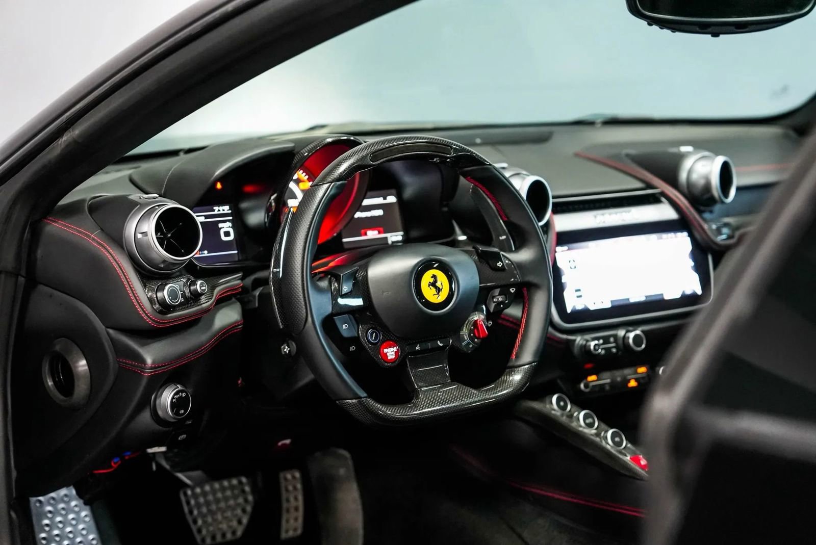 Used 2018 Ferrari GTC4Lusso AWD/4WD image 11