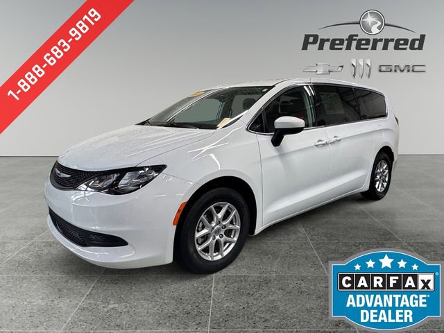 Used 2023 Chrysler Voyager LX image 11