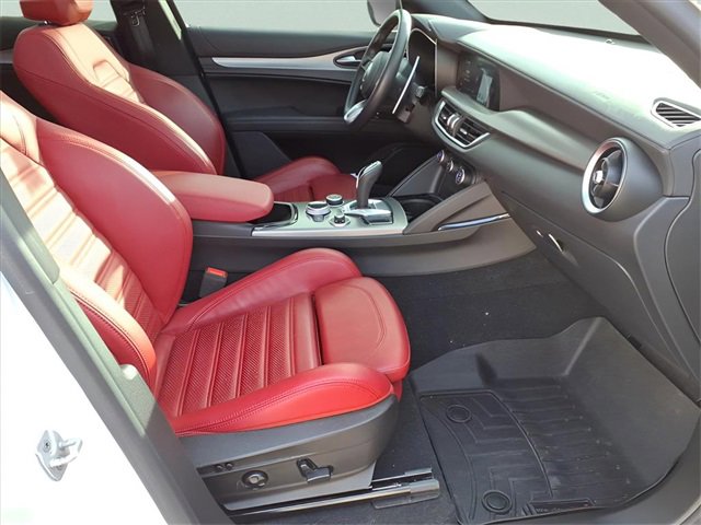 Used 2024 Alfa Romeo Stelvio Veloce image 21
