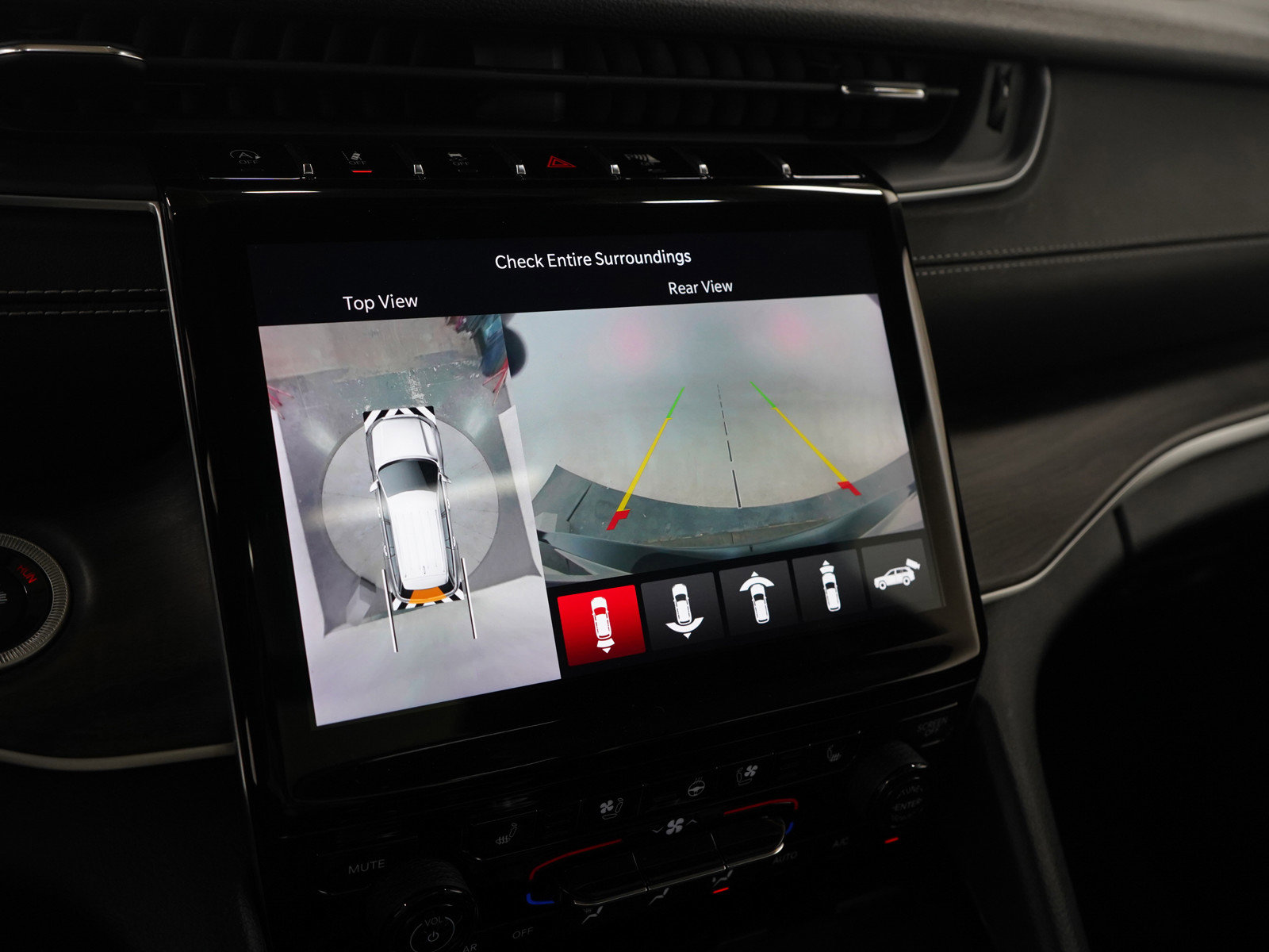 Used 2023 Jeep Grand Cherokee L Limited w/ Luxury Tech Group II image 23