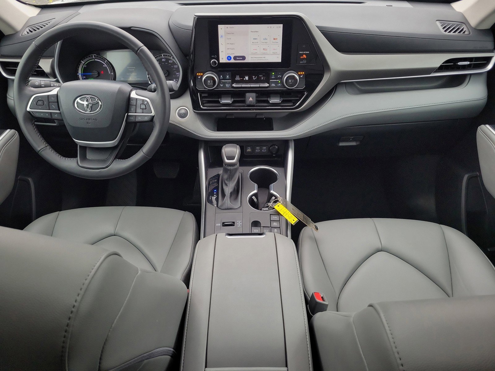 Used 2024 Toyota Highlander XLE AWD/4WD image 13