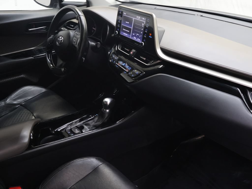 Used 2022 Toyota C-HR Limited FWD image 10