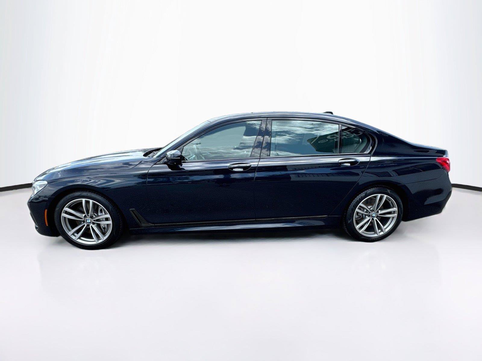 Used 2019 BMW 750i w/ Executive Package RWD image 2