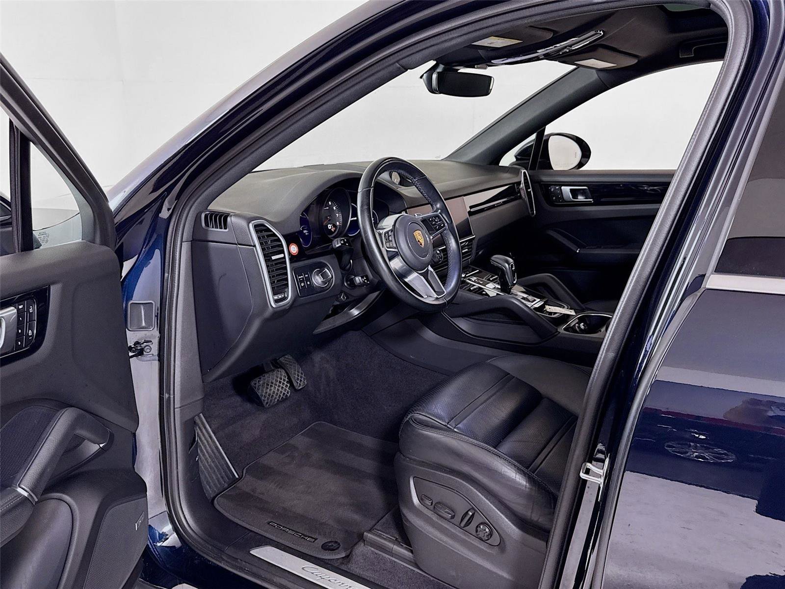 Used 2022 Porsche Cayenne Coupe w/ Premium Package image 12