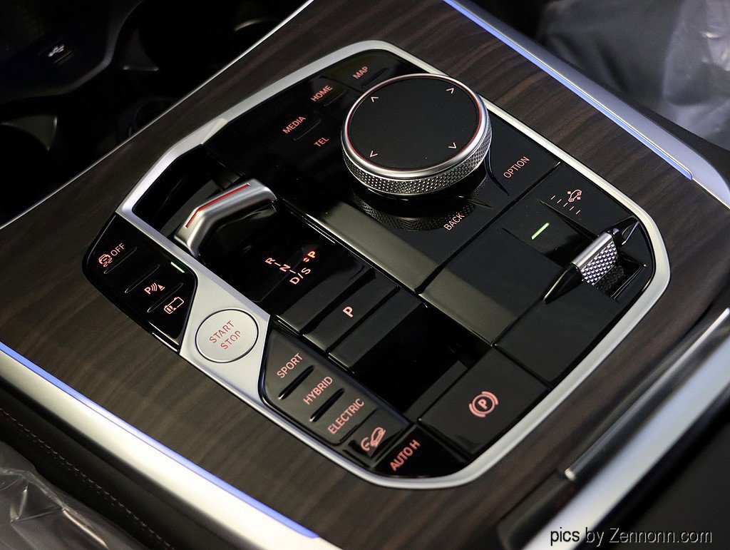 Used 2026 BMW X5 xDrive50e w/ Climate Comfort Package image 16