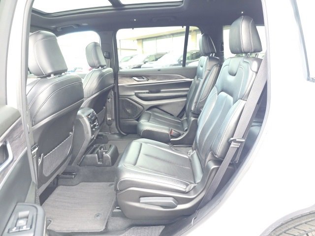 Used 2024 Jeep Grand Cherokee L Limited w/ Luxury Tech Group II image 38