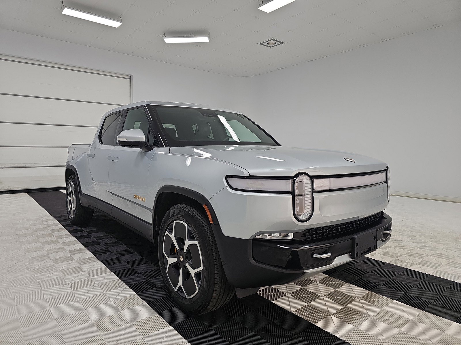 Used 2023 Rivian R1T Adventure image 7