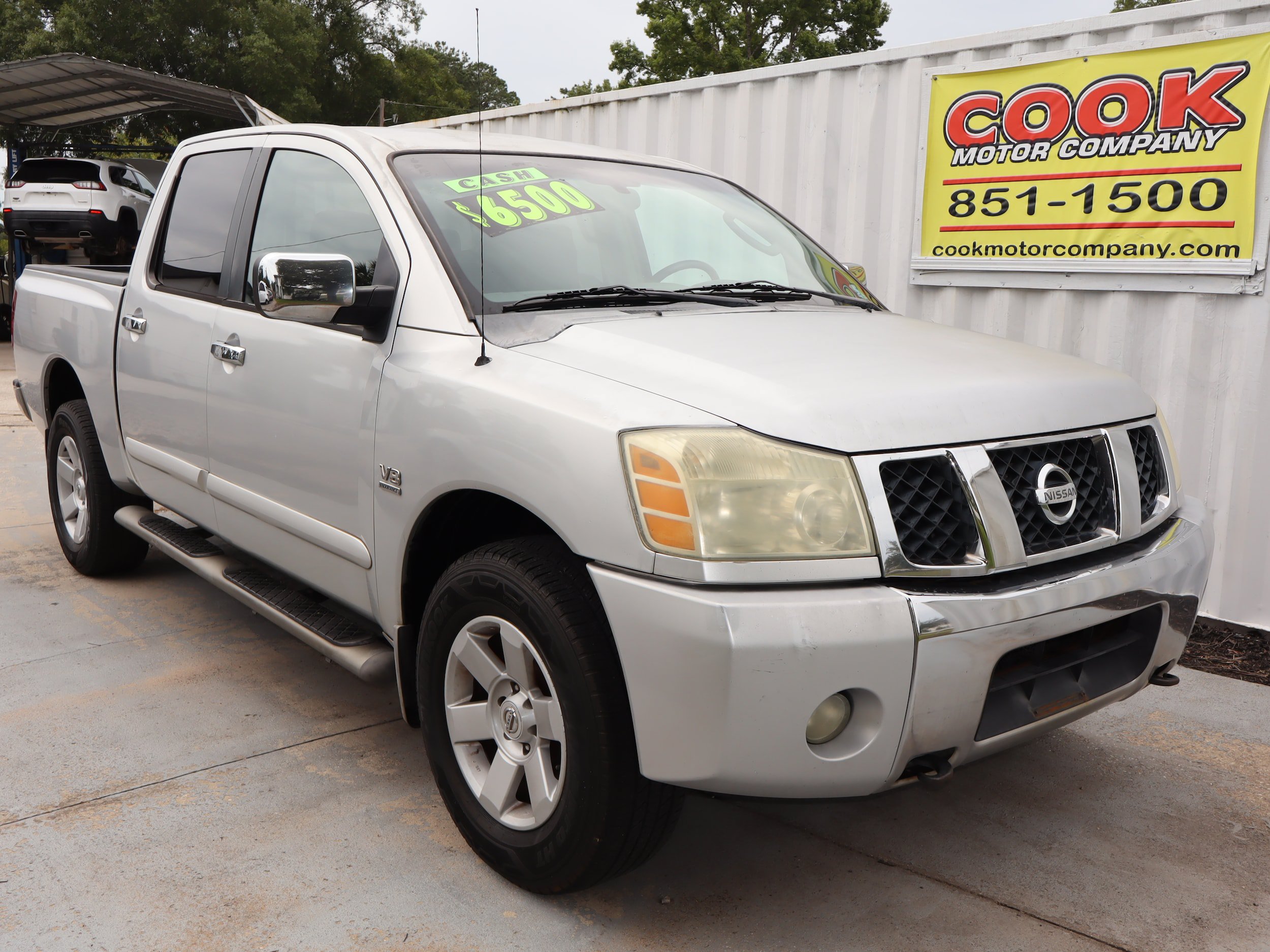 Used 2004 Nissan Titan LE AWD/4WD image 2