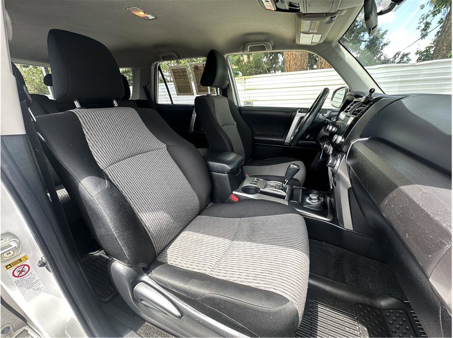 Used 2018 Toyota 4Runner SR5 AWD/4WD image 4
