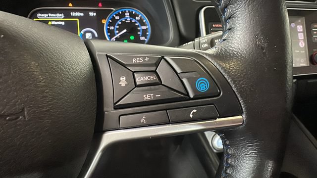 Used 2022 Nissan Leaf SV w/ SV Technology Package FWD image 16