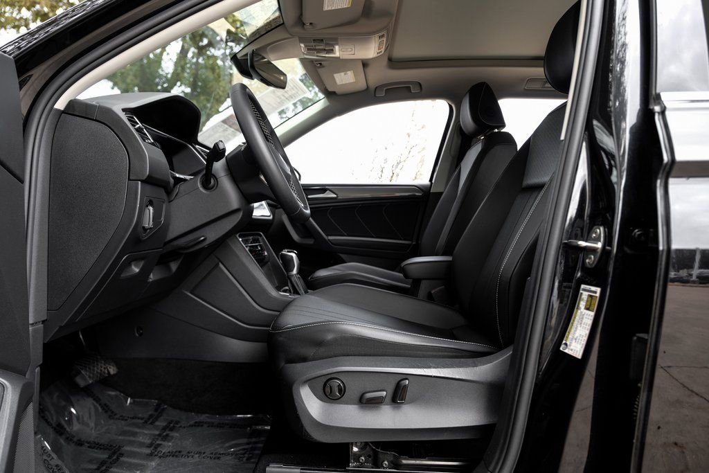 Used 2022 Volkswagen Tiguan SE image 45