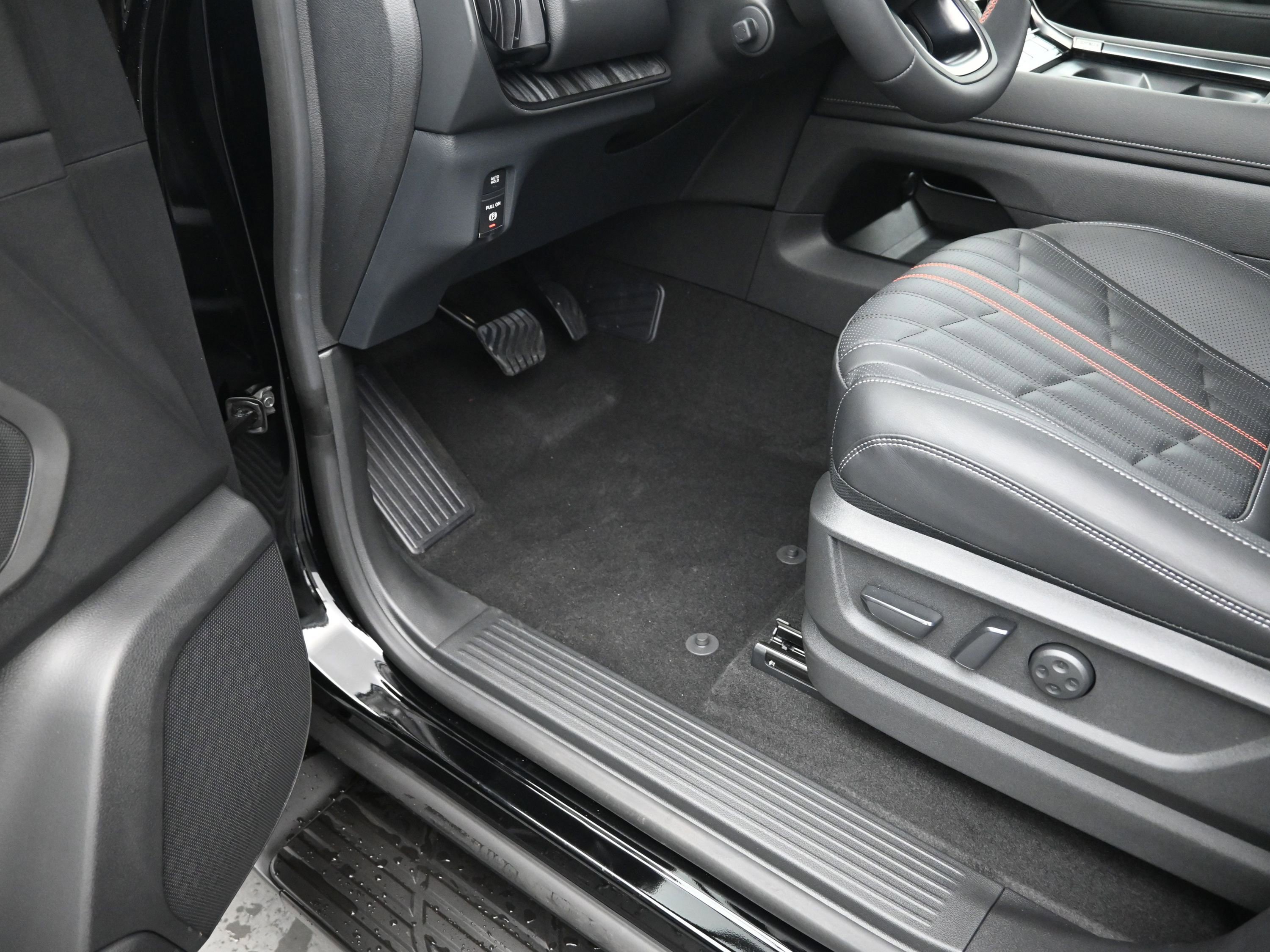 New 2025 Nissan Armada PRO-4X w/ Pro-4X Premium Package image 15